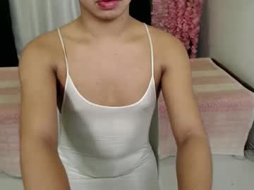 Fantezii cu yourladyathena pe Chaturbate